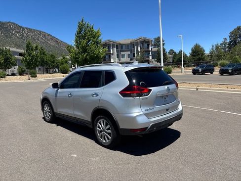 Used 2018 Nissan Rogue SV FWD image 5