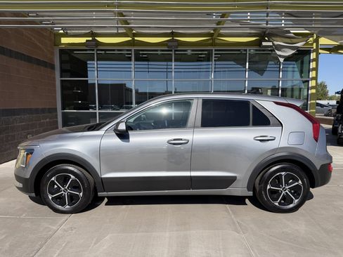 Used 2024 Kia Niro LX FWD image 7