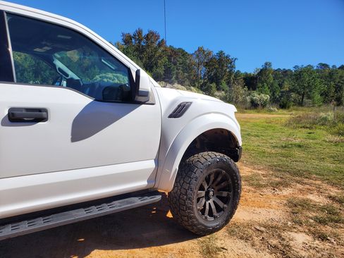 Used 2018 Ford F150 Raptor w/ Equipment Group 801A Mid image 17