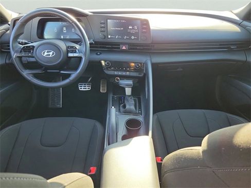 Used 2025 Hyundai Elantra Sport image 11