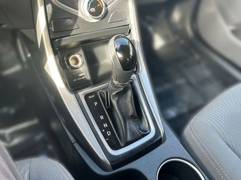 Used 2014 Hyundai Elantra SE image 20