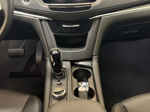 Used 2022 Cadillac XT5 Premium Luxury w/ Technology Package FWD image 19