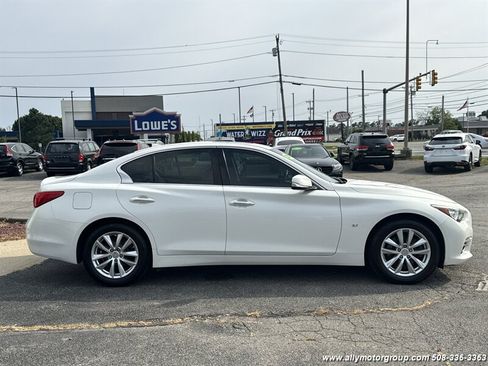 Used 2015 INFINITI Q50 Premium w/ All Weather Package AWD/4WD image 4