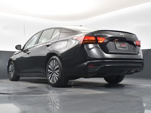 Used 2024 Nissan Altima 2.5 SV image 40