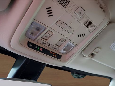 Used 2021 Cadillac XT5 Premium Luxury w/ LPO, Floor Liner Package image 20