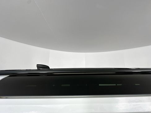 Used 2021 Land Rover Defender 90 First Edition AWD/4WD image 11