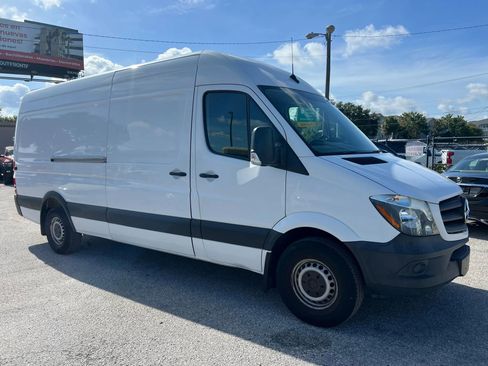 Used 2018 Mercedes-Benz Sprinter 2500 image 2