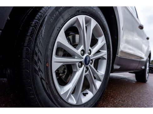 Used 2017 Ford Escape SE image 9