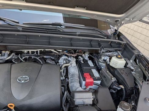 Used 2022 Toyota Highlander XLE AWD/4WD image 31