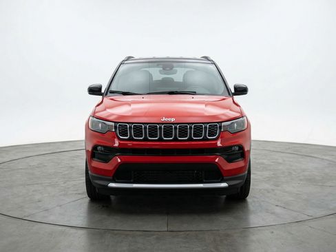 Used 2025 Jeep Compass Limited AWD/4WD image 2