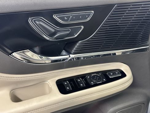 Used 2022 Lincoln Corsair Standard w/ Premium Package image 19