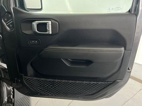 Used 2021 Jeep Wrangler Unlimited Sahara image 29