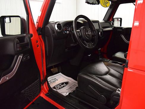 Used 2017 Jeep Wrangler Sahara w/ Dual Top Group AWD/4WD image 15