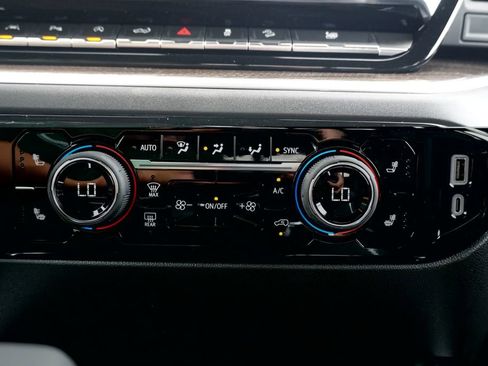 Used 2023 Ford F350 Lariat image 35