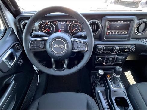 Used 2023 Jeep Gladiator Sport AWD/4WD image 5