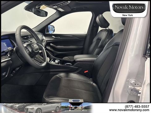 Used 2023 Jeep Grand Cherokee L Laredo image 12