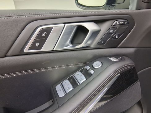 Used 2024 BMW X7 xDrive40i w/ M Sport Package AWD/4WD image 12