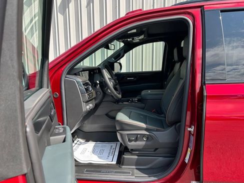 New 2026 GMC Yukon XL AT4 w/ LPO, Floor Liner Package AWD/4WD image 9