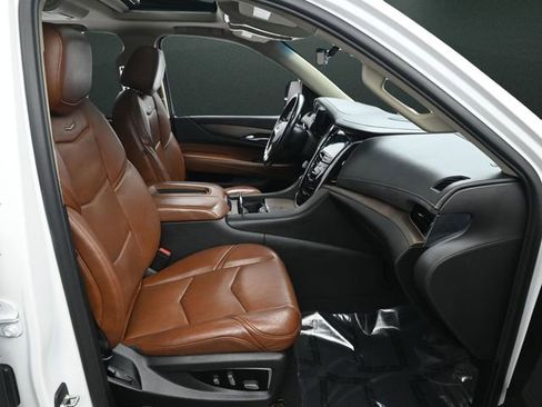 Used 2020 Cadillac Escalade Luxury image 24