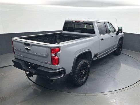 Used 2024 Chevrolet Silverado 2500 ZR2 w/ Technology Package image 17
