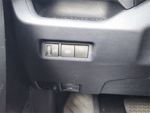 Used 2021 Toyota RAV4 XLE image 22