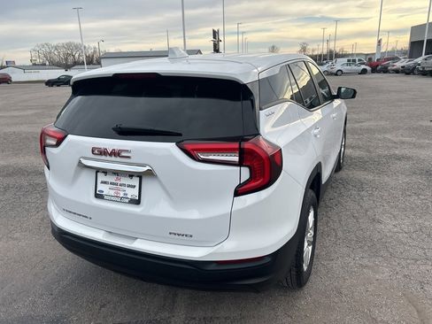 Used 2024 GMC Terrain SLE image 6