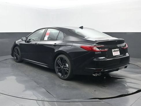 New 2026 Toyota Camry Hybrid FWD image 3