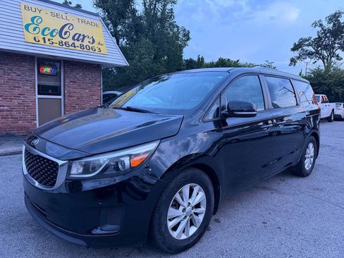 Used 2018 Kia Sedona LX FWD image 2