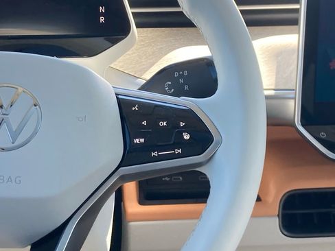 Used 2025 Volkswagen ID. Buzz 1st Edition AWD/4WD image 15