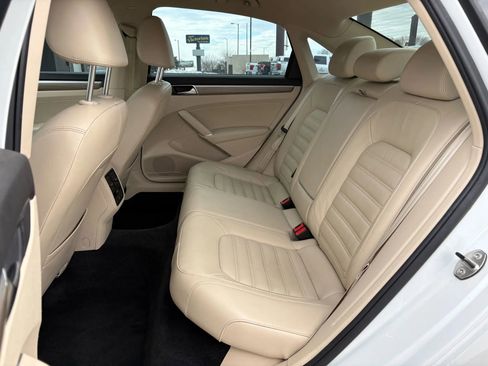 Used 2017 Volkswagen Passat 1.8T SEL Premium image 20