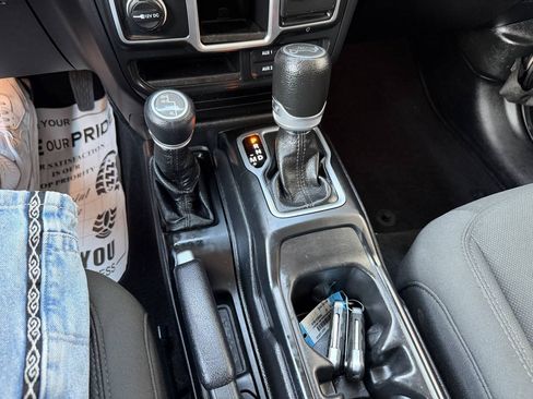 Used 2018 Jeep Wrangler Unlimited Sport AWD/4WD image 27