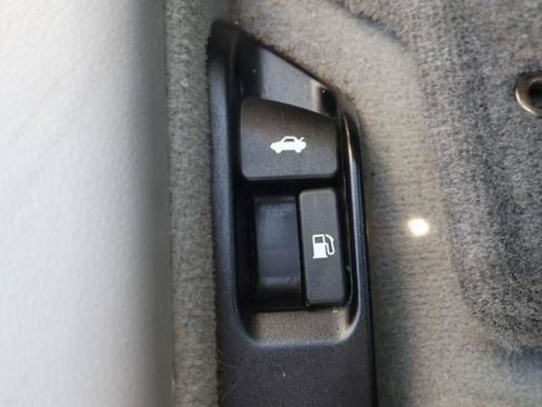 Used 2011 Toyota Camry LE FWD image 17