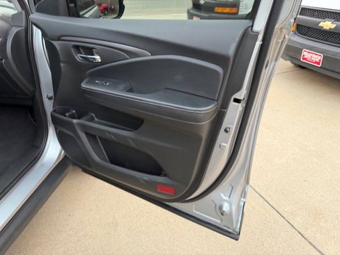 Used 2017 Honda Ridgeline RTS image 19