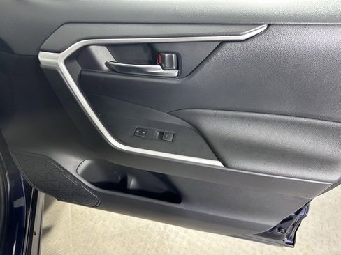 Used 2023 Toyota RAV4 SE image 9