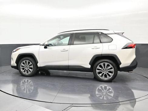 Used 2022 Toyota RAV4 XLE Premium FWD image 2