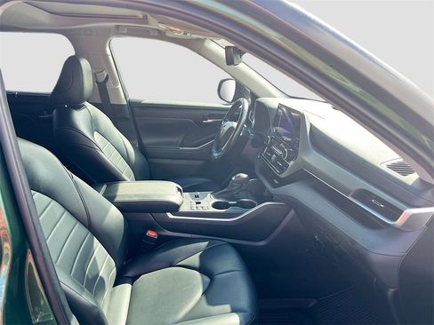 Used 2023 Toyota Highlander XLE image 29