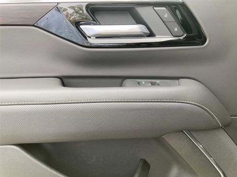 New 2026 Chevrolet Suburban Premier image 20