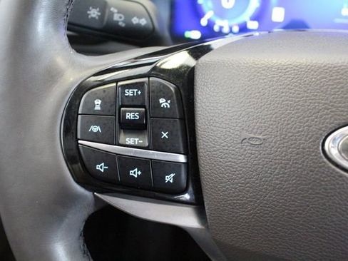 Used 2023 Ford Explorer Platinum w/ Technology Package AWD/4WD image 14
