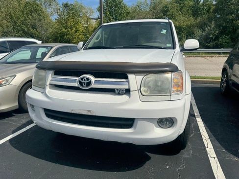 Used 2006 Toyota Sequoia SR5 w/ Preferred Pkg w/ Heated Seats AWD/4WD image 2