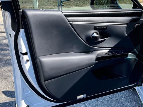 Used 2025 Lexus ES 300h w/ Premium Package image 26