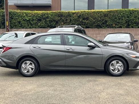 New 2026 Hyundai Elantra SE FWD image 5
