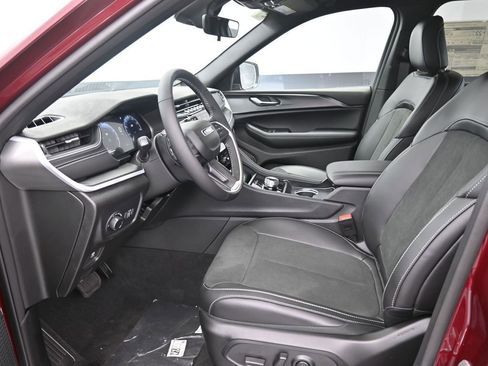 New 2025 Jeep Grand Cherokee Altitude w/ Trailer Tow Package image 15