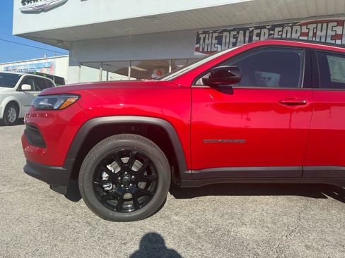 New 2026 Jeep Compass Altitude image 2