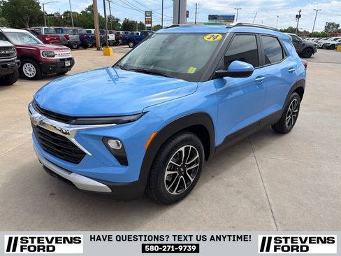 Used 2024 Chevrolet TrailBlazer LT w/ LT Cold Weather Package FWD image 8