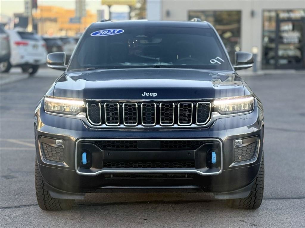 Used 2023 Jeep Grand Cherokee Overland AWD/4WD image 2