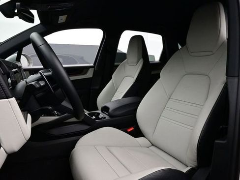 Certified 2025 Porsche Cayenne S AWD/4WD image 5