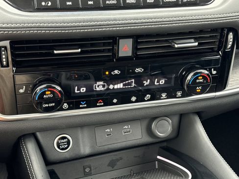 Used 2023 Nissan Rogue Platinum w/ Platinum Premium Package FWD image 28