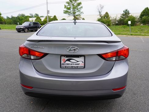 Used 2015 Hyundai Elantra SE w/ Option Group 02 FWD image 6