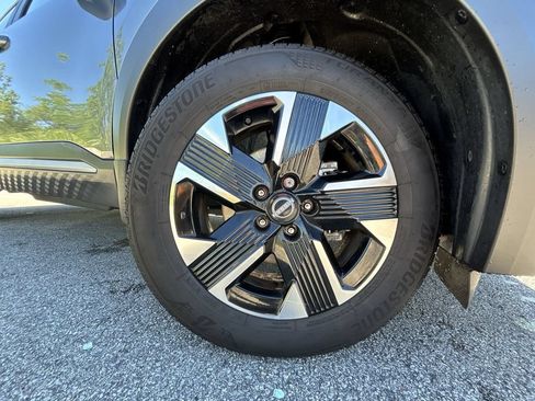 Certified 2025 Nissan Kicks SV AWD/4WD image 19