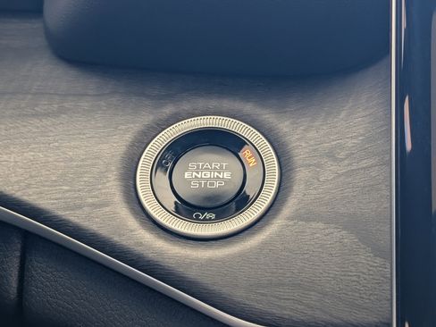 Used 2024 Jeep Grand Cherokee Limited w/ Luxury Tech Group II image 36